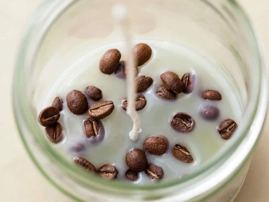 ljus med kaffebönor